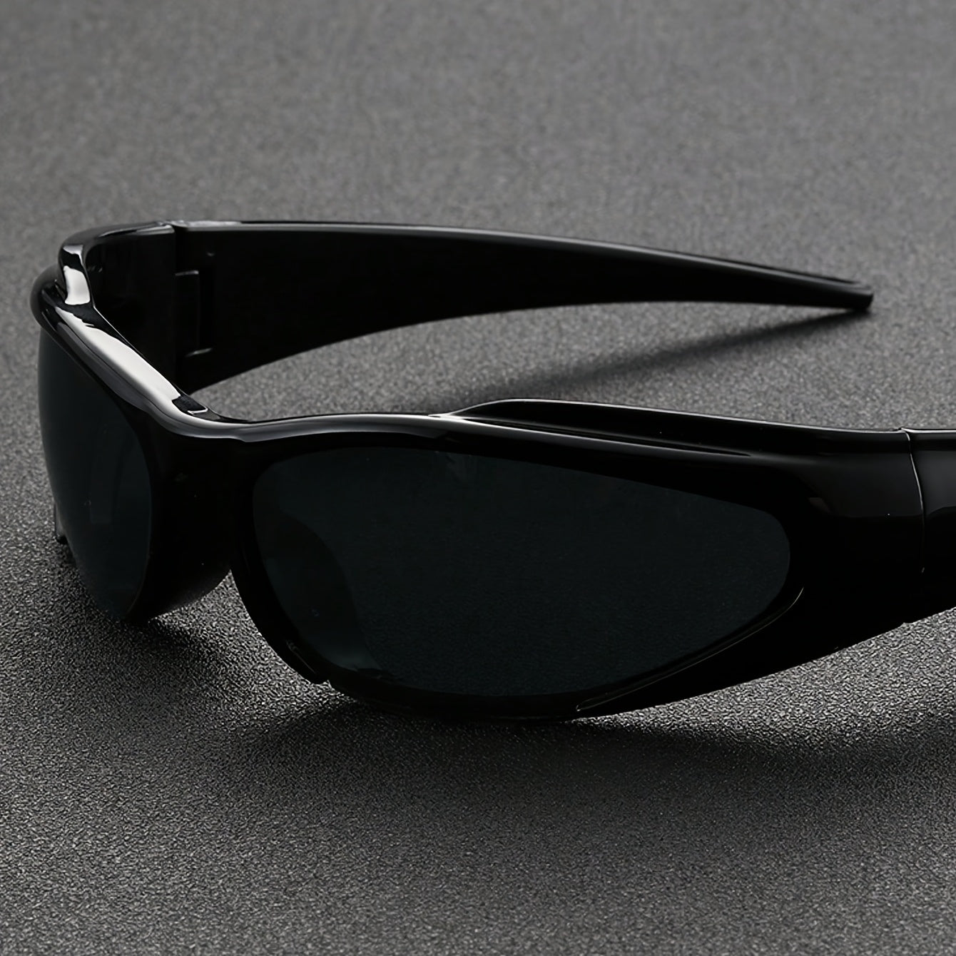 Męskie okulary przeciwsłoneczne | Wąski fason typu wraparound | Sportowy design oprawek | Casualowy, outdoorowy styl