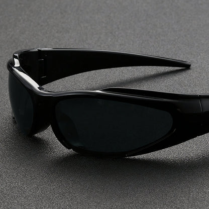 Męskie okulary przeciwsłoneczne | Wąski fason typu wraparound | Sportowy design oprawek | Casualowy, outdoorowy styl