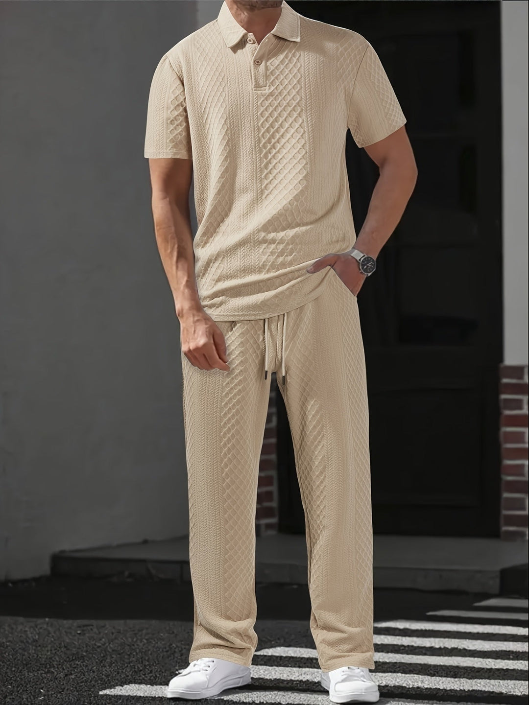 Pánská souprava | Polo tričko s volným střihem a kalhoty | Pas na stažení šňůrkou | Styl smart casual