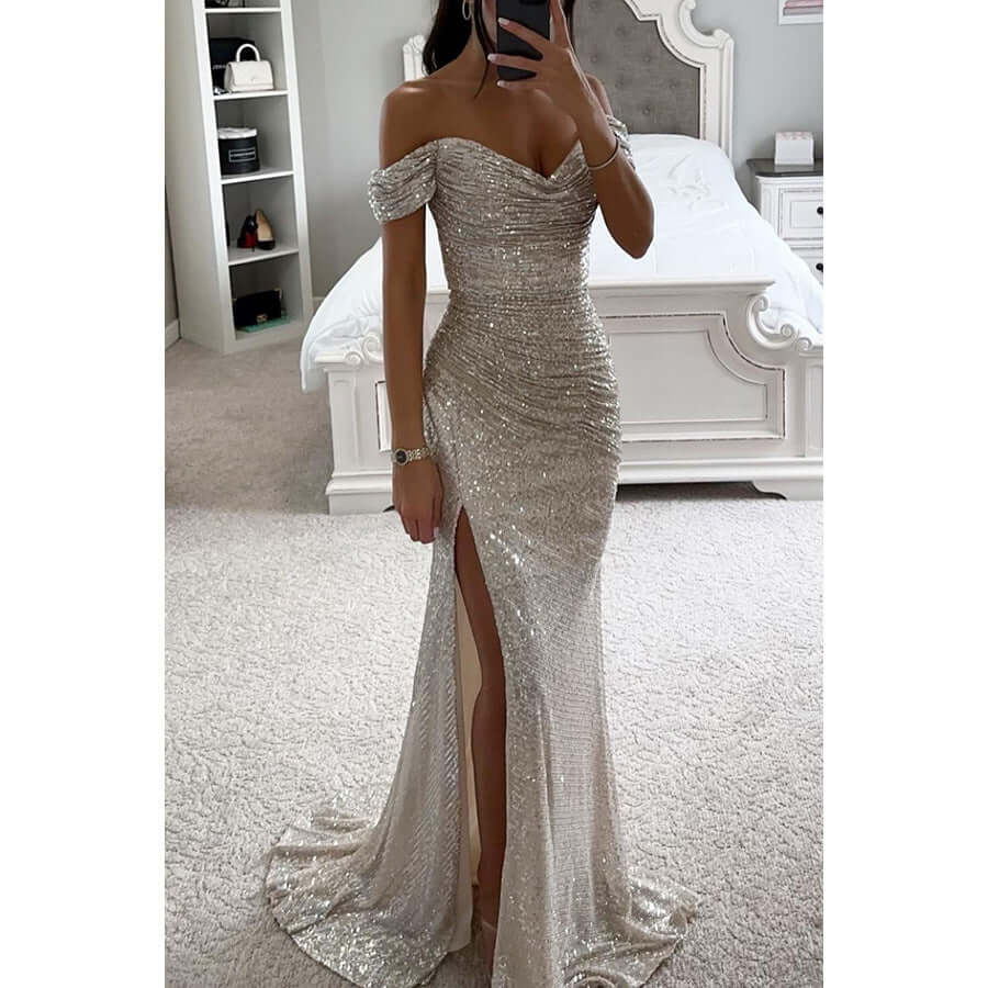 Glitzerndes schulterfreies Maxikleid mit herzförmigem Ausschnitt und Beinschlitz 11