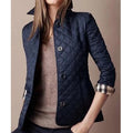 Damen Steppjacke | Knopfleiste und Elegante Silhouette | Zeitloser Alltagsstil