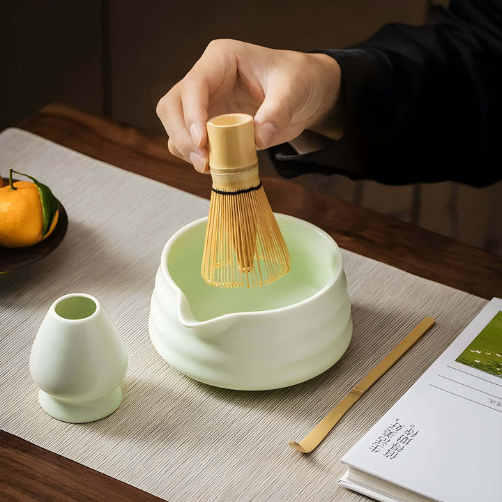 Ensemble Matcha – Un ensemble traditionnel pour préparer le matcha avec bol, parfait pour se détendre à la maison.