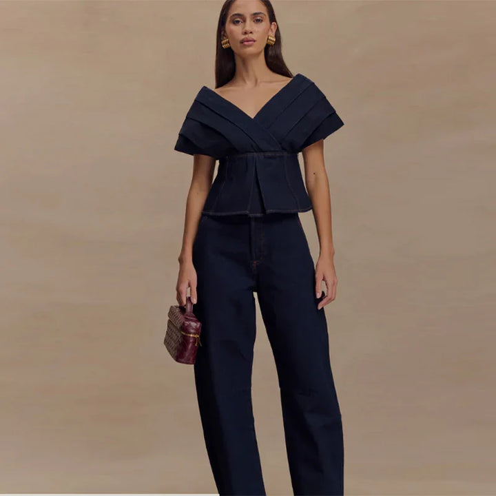 Damski komplet dwuczęściowy | Odsłaniający ramiona top peplum i spodnie o prostych nogawkach | Elegancki nowoczesny styl