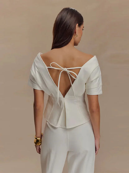 Damski komplet dwuczęściowy | Odsłaniający ramiona top peplum i spodnie o prostych nogawkach | Elegancki nowoczesny styl