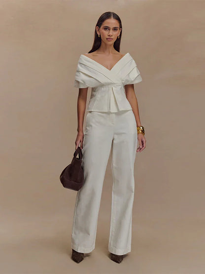 Damski komplet dwuczęściowy | Odsłaniający ramiona top peplum i spodnie o prostych nogawkach | Elegancki nowoczesny styl