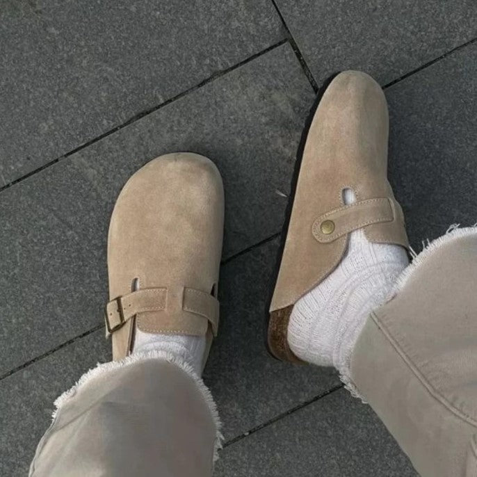Damskie zamknięte klapki na pasku z klamrą