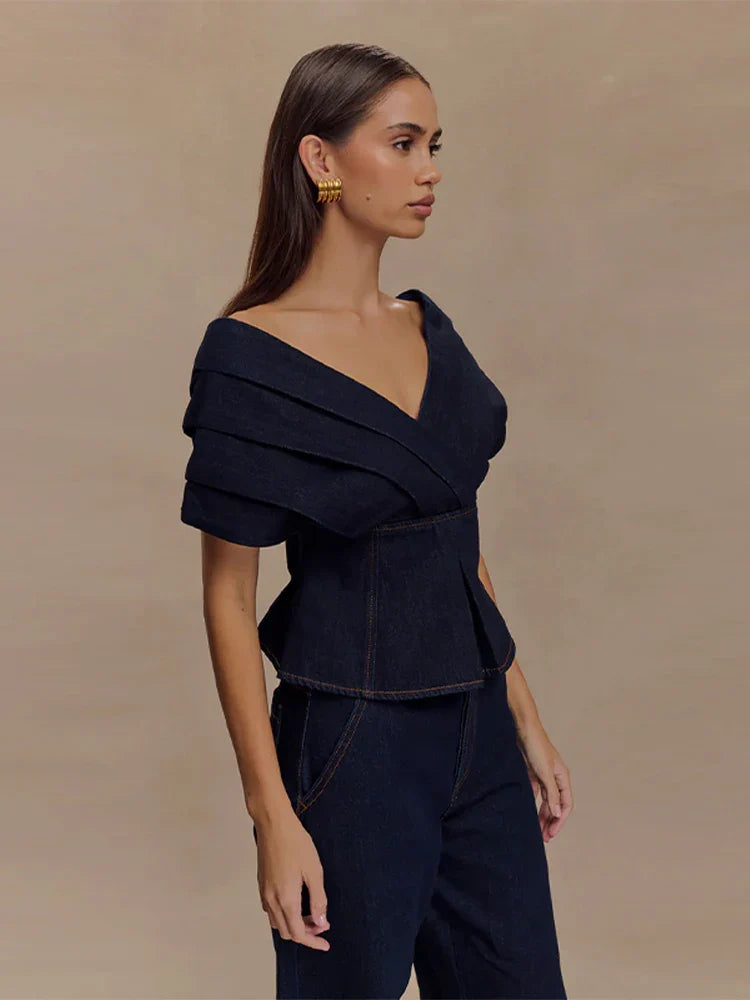 Damski komplet dwuczęściowy | Odsłaniający ramiona top peplum i spodnie o prostych nogawkach | Elegancki nowoczesny styl