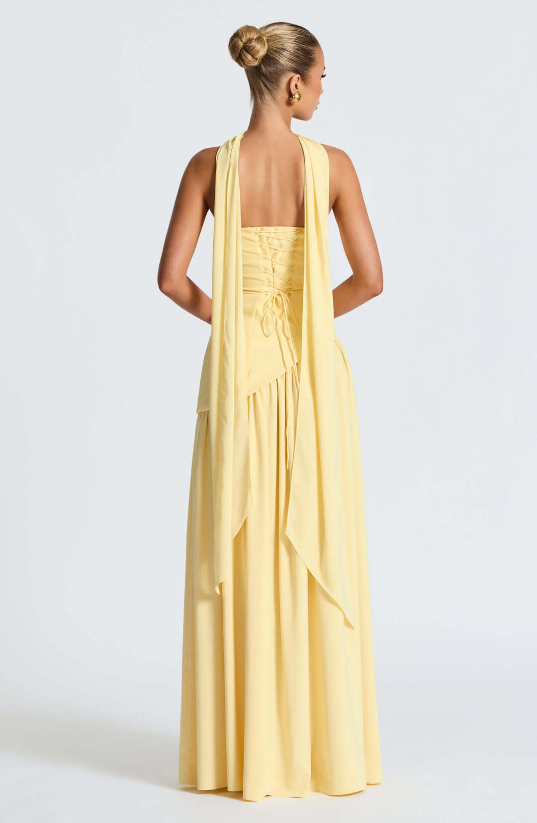Trägerloses Maxikleid mit Korsett und asymmetrisch drapiertem Rock 6