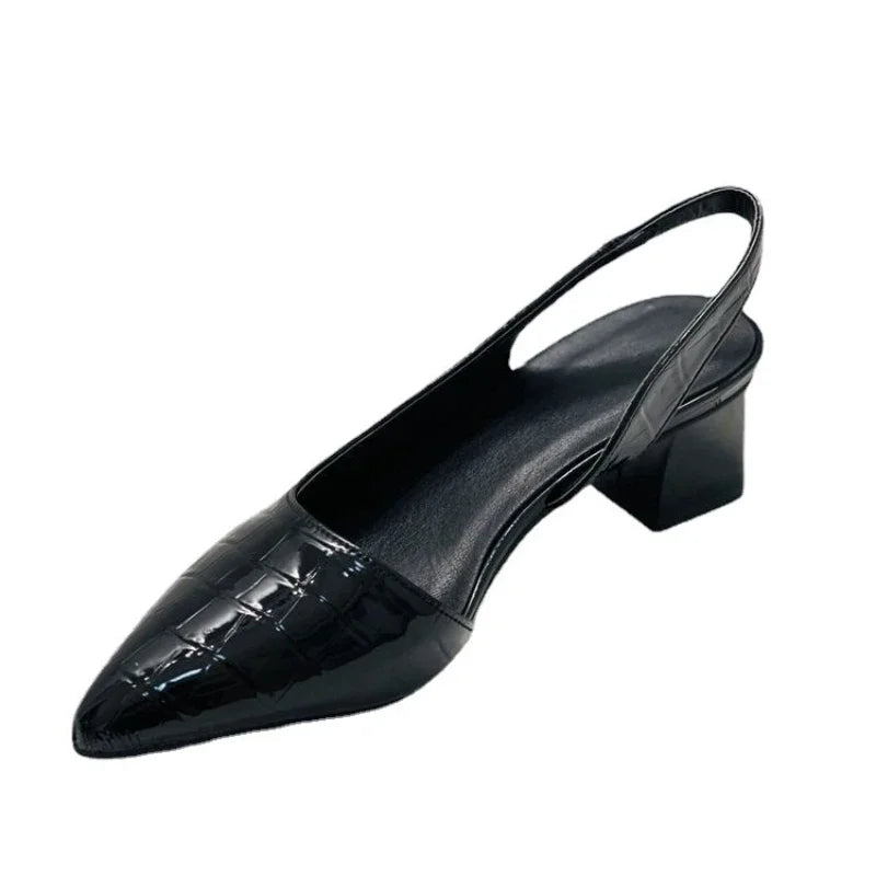 Damskie czółenka na obcasie typu slingback z noskiem w szpic | obcas blokowy