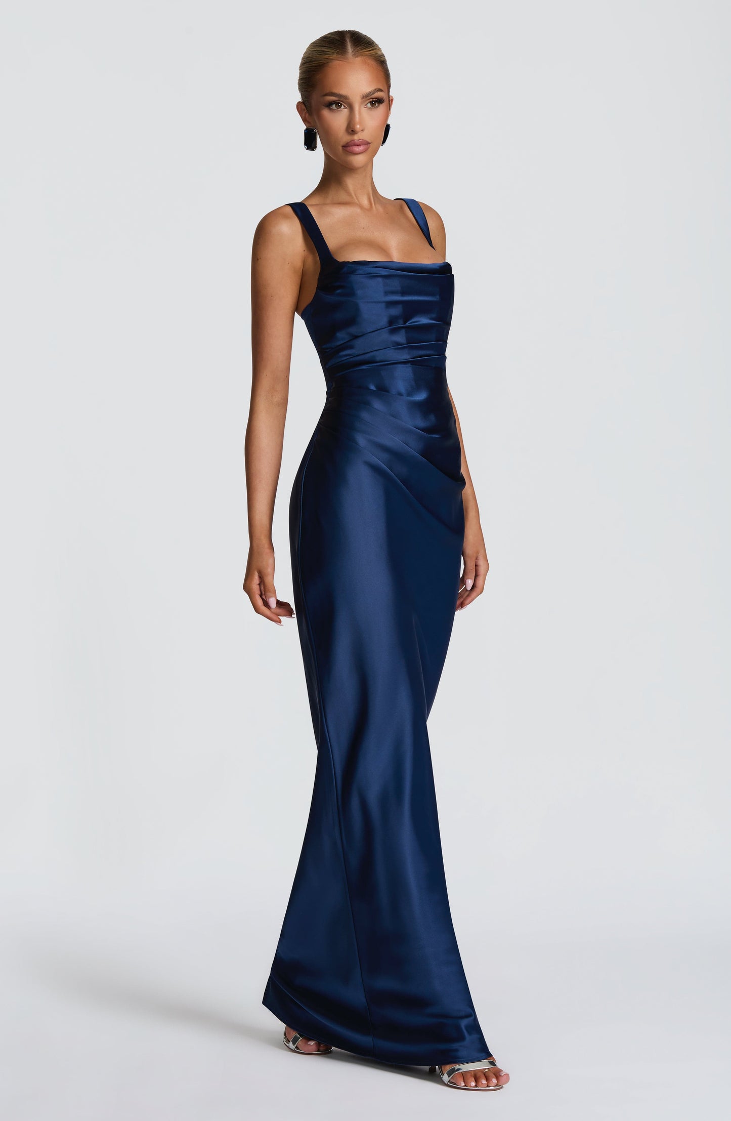 Damen Kleid mit eckigem Ausschnitt breiten Trägern | Maxi