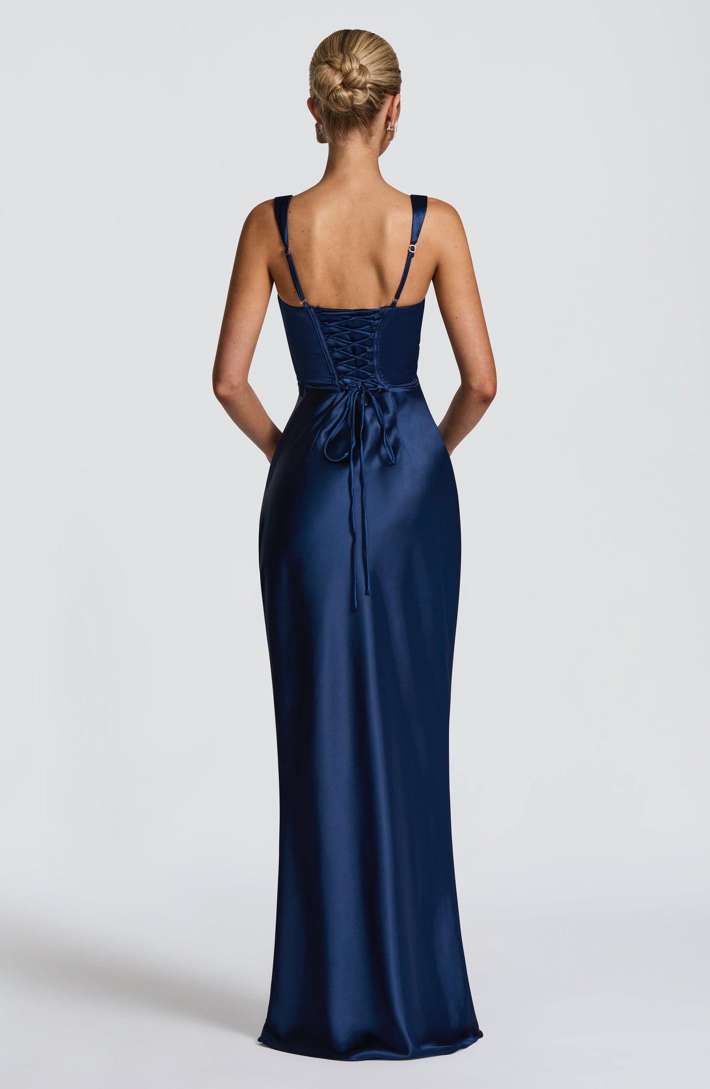 Damen Kleid mit eckigem Ausschnitt breiten Trägern | Maxi