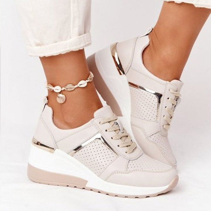 Damskie sneakersy sznurowane na platformie | Perforowane