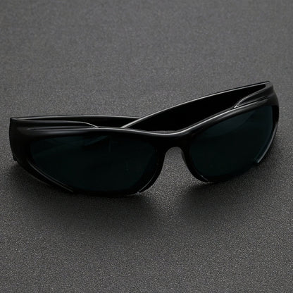 Męskie okulary przeciwsłoneczne | Wąski fason typu wraparound | Sportowy design oprawek | Casualowy, outdoorowy styl