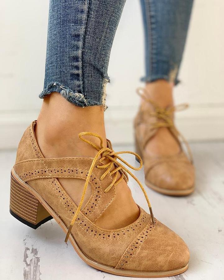 Damskie buty z wycięciami i sznurowaniem | Klasyczne