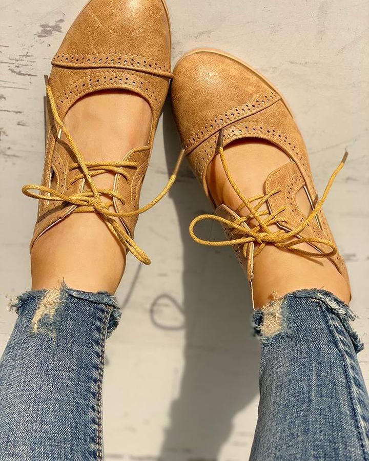 Damskie buty z wycięciami i sznurowaniem | Klasyczne