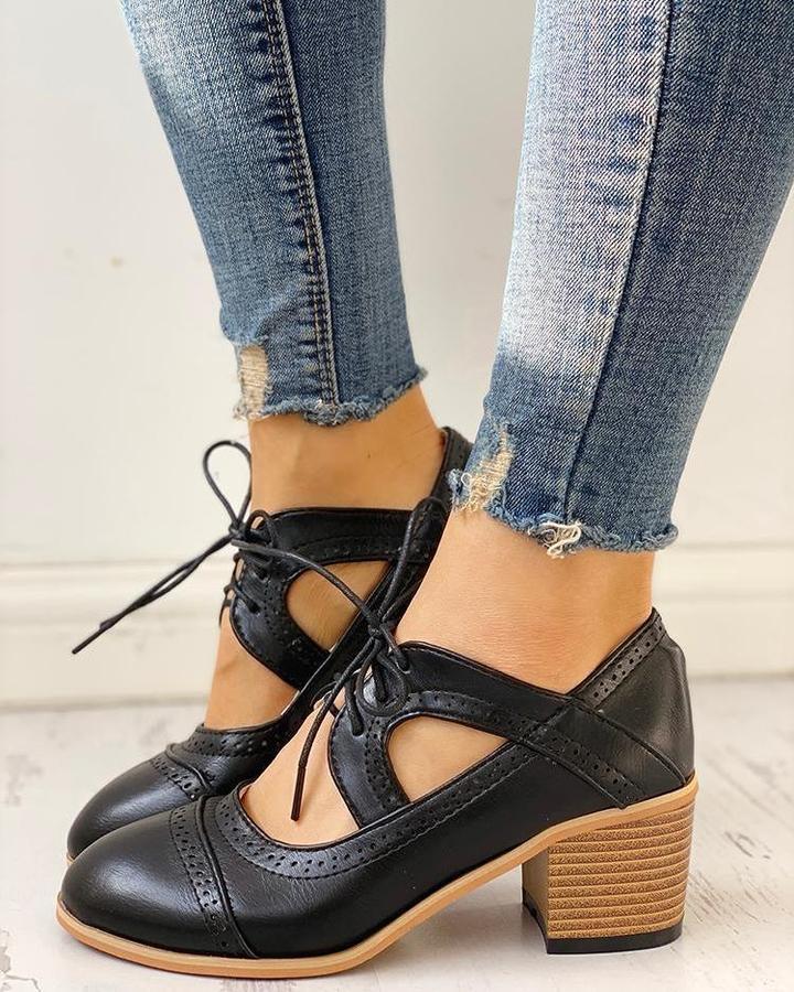 Damskie buty z wycięciami i sznurowaniem | Klasyczne