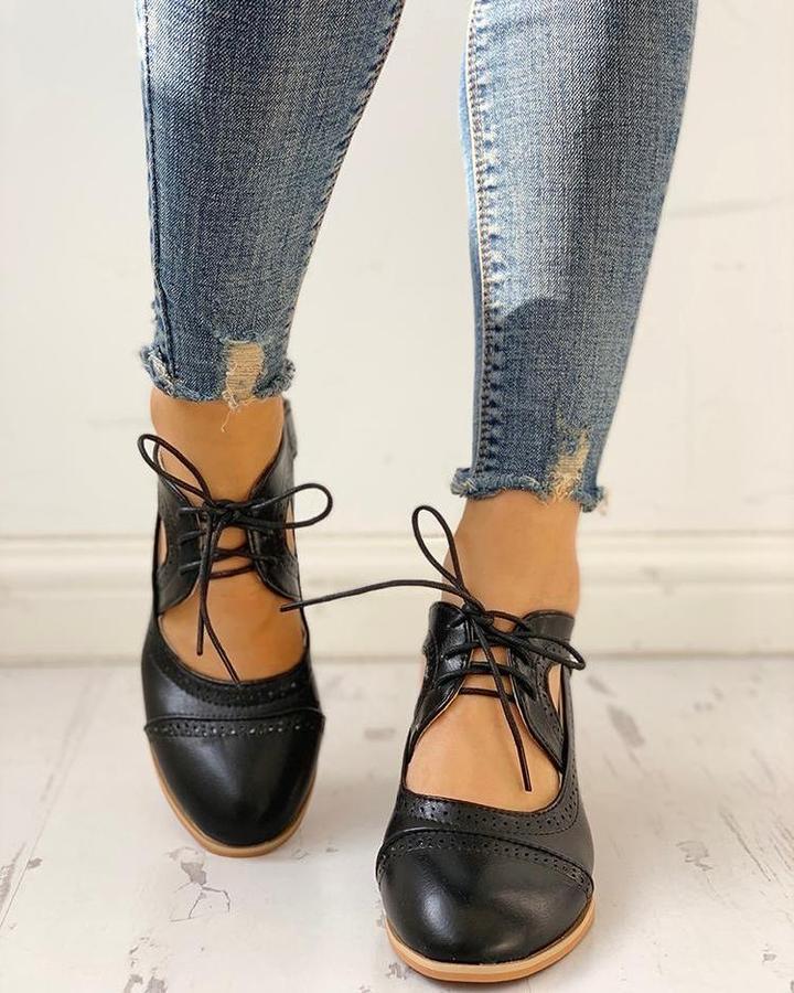 Damskie buty z wycięciami i sznurowaniem | Klasyczne